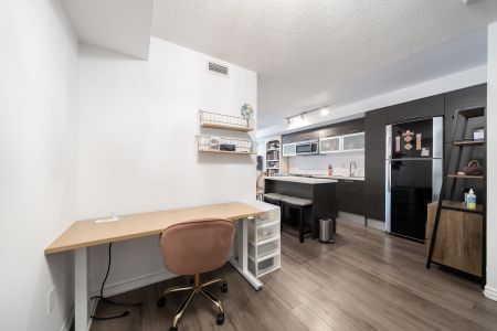 For Lease - 386 Yonge Street Unit# 1703, Toronto, Ontario - Photo 2
