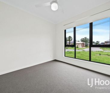 Exceptional Location - Just 6 Minutes to Train Station & 7 Minutes ... - Photo 1