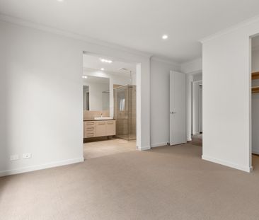 11 Petaluma Crescent, Officer VIC 3809 - House For Rent | Domain - Photo 3
