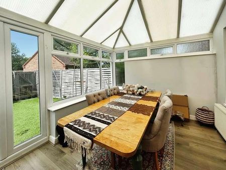 Walker Crescent, Langley, SL3 - Photo 3