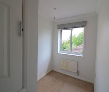 3 bedroom end of terrace house to rent - Photo 3