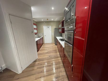 London road Room 6 - Photo 3