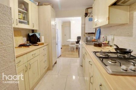 1 bedroom in a house share to rent - Photo 4