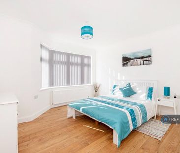 1 bedroom in a house share to rent - Photo 5