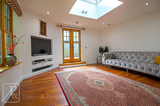 4 bedroom detached house to rent - Photo 1