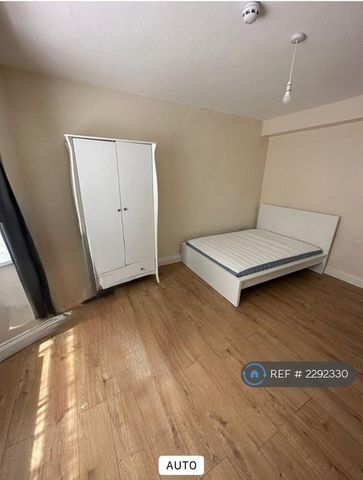 1 bedroom in a house share to rent - Photo 3
