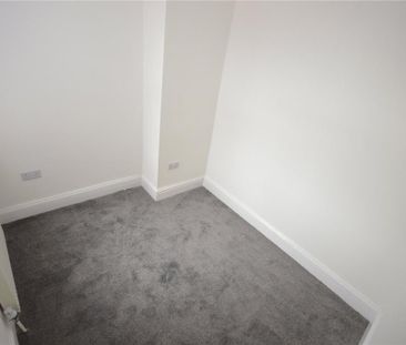 3 bedroom end of terrace house to rent - Photo 2