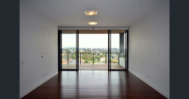 Stunning 3 Bedroom Level 7 Penthouse Oasis - Photo 1