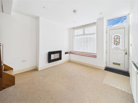 2 bedroom Terraced House to rent - Photo 4