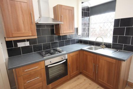 3 bedroom terraced house to rent - Photo 3