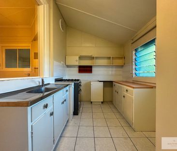 Character Charm & Modern Convenience – 99 Piper Street - Photo 1