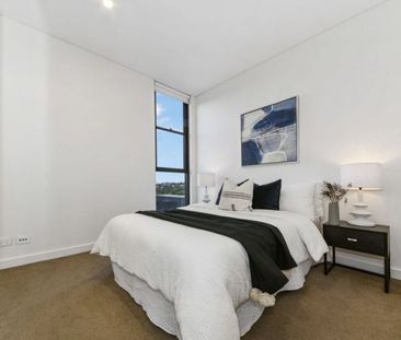 CITY VIEWS = CONTEMPORARY, LUXURIOUS AND EXCEPTIONALLY LOCATED - Photo 4