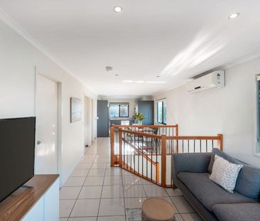 Location and Space! 3 Bedroom, New Farm Townhouse Fully Furnished i... - Photo 2