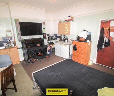 1 bedroom in a house share to rent - Photo 3