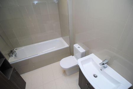3 bedroom flat to rent - Photo 2
