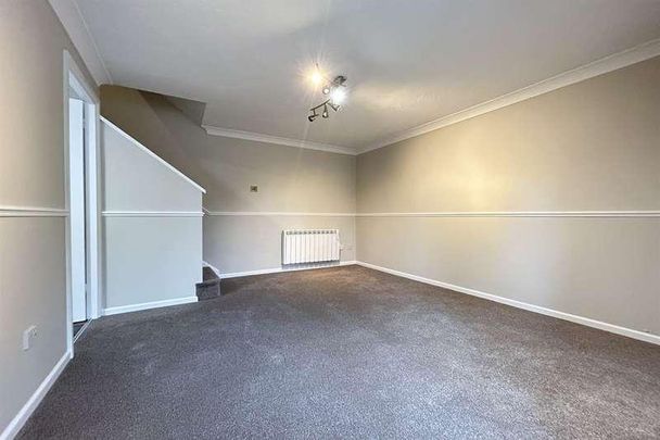 Hatch Warren, Basingstoke, RG22 - Photo 1