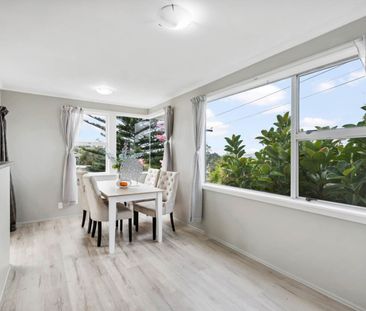 Spacious 4 Bedroom Family Home in Browns Bay – Separate Upstairs Li... - Photo 4