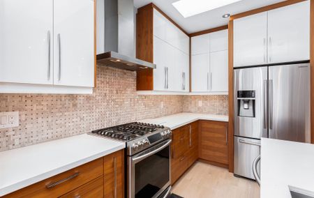 For Lease - 1050 Caven Street, Mississauga, Ontario - Photo 4