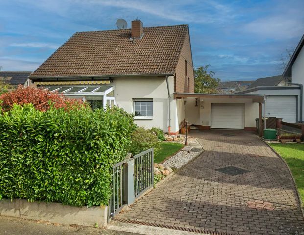 Charmantes Einfamilienhaus mit Wintergarten und Gartenidylle in Hennef-Geistingen - Photo 1