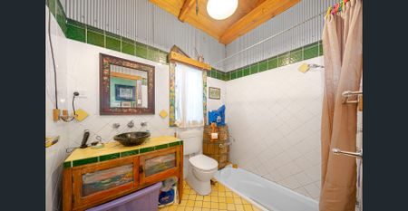 CHARMING FAMILY HOME IN AUBURN!! - Photo 2