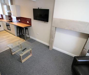 2 bedroom private hall to rent - Photo 3