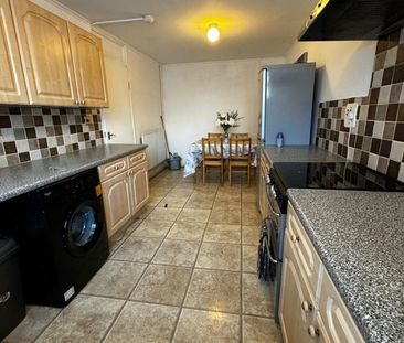 Room in a Shared House, Hoskins Close, E16 - Photo 6