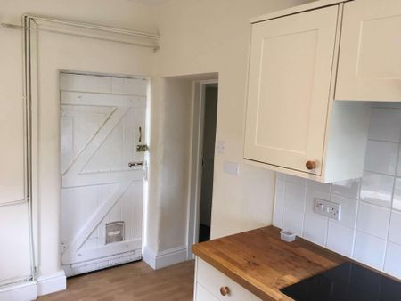 Semi-detached cottage in rural location. - Photo 3