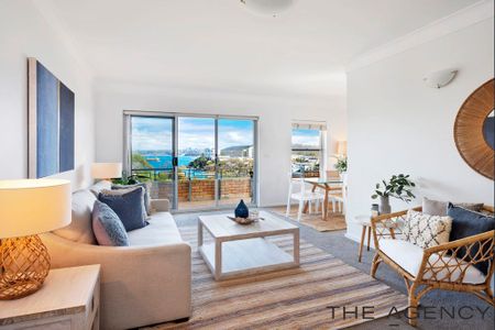 Whole-Floor Harbourside Apartment with Stunning Water Views - Photo 2