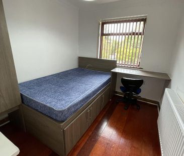 6 bedroom detached house to rent - Photo 3