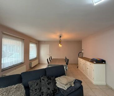 GELIJKVLOERSAPPARTEMENT MET TERRAS EN GARAGE IN HET CENTRUM VAN TIELT. - Photo 1