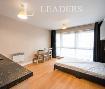 studio to rent The Roundhouse, Gunwharf Quays, Portsmouth, PO1 - Photo 1