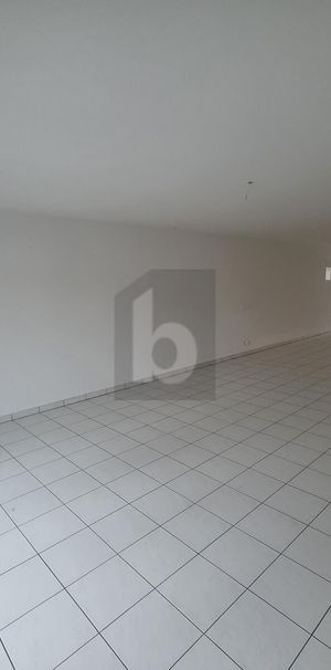 SPACIOUS, RENOVATED AND LUMINOUS - Photo 1