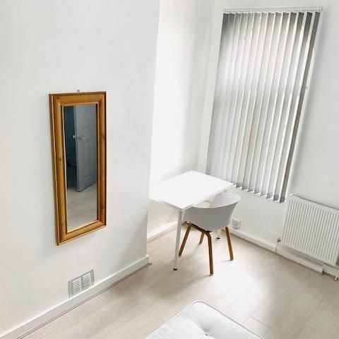 4 bedroom terraced house to rent - Photo 1