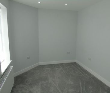 2 bedroom semi-detached house to rent - Photo 4