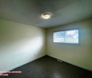 GREAT 2 BED 1 BATH, 4-PLEX UNIT WITH ONE OUTDOOR PARKING IN THE COM... - Photo 2