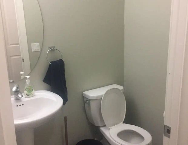 3 bedroom townhouse 2.5 bathrooms walking distance to all amenities — 3 Bedrooms Townhouse - Photo 1
