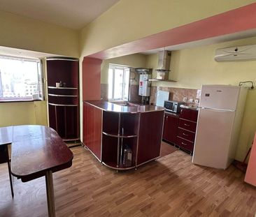 De inchiriat apartament cu 3 camere, decomandat, ultracentral - Fotografie 4