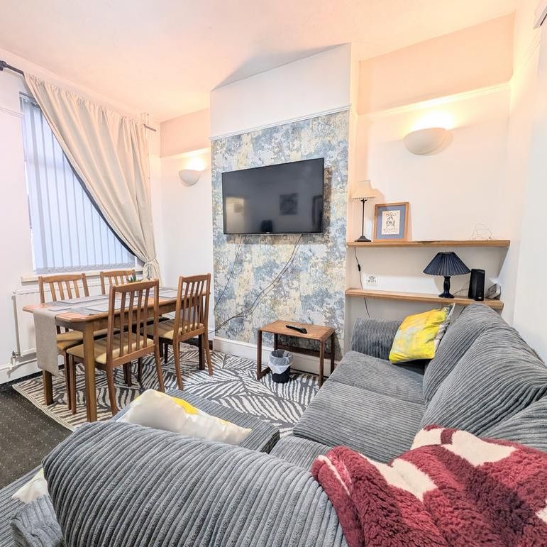 1 bedroom in a house share to rent - Photo 1