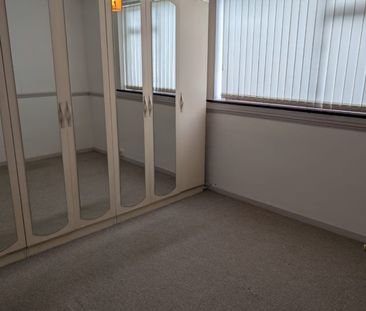3 Bed Terraced House, Shelfield Close, CV5 - Photo 2