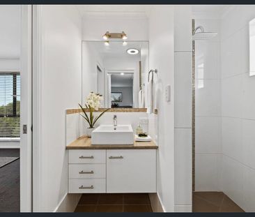 LARGE ONE BEDROOM UNIT WITH AMAZING VIEWS - FULLY FURNISHED - Photo 1