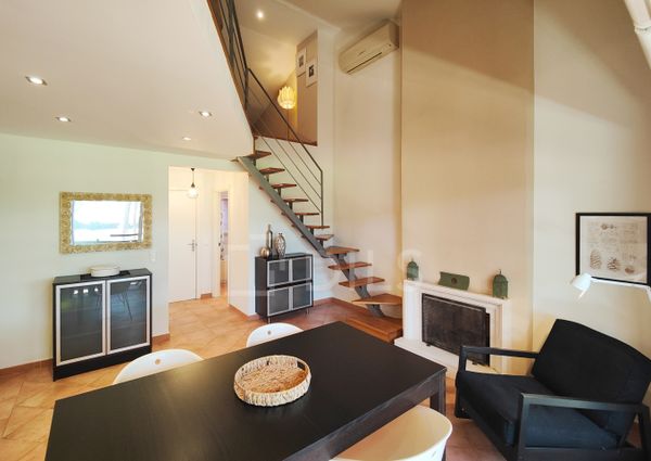 Apartamento T1+1 mobilado e com varandas, no condomínio da Herdade da Aroeira