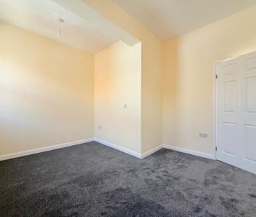 2 bedroom end of terrace house to rent - Photo 4