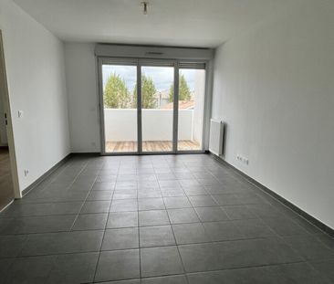 Location Appartement 2 pièces 39m² ST ANDRE DE CUBZAC 33240 - Photo 2