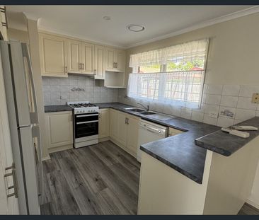 Three Bedroom House - Photo 4