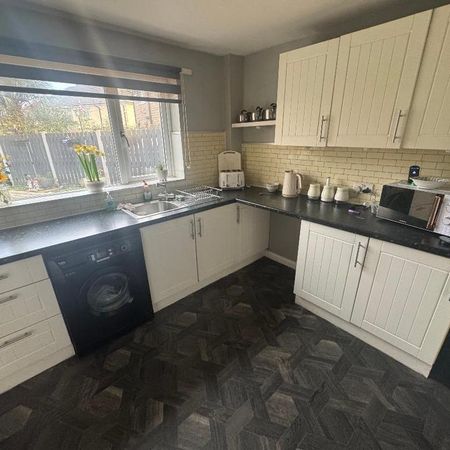 3 bedroom semi-detached house to rent - Photo 3