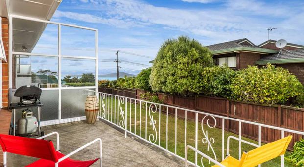 MILFORD 2 BEDROOM CUTIE WITH VIEWS - Photo 1