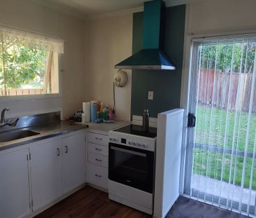 Charming 3BR Pakuranga Townhouse - Photo 2