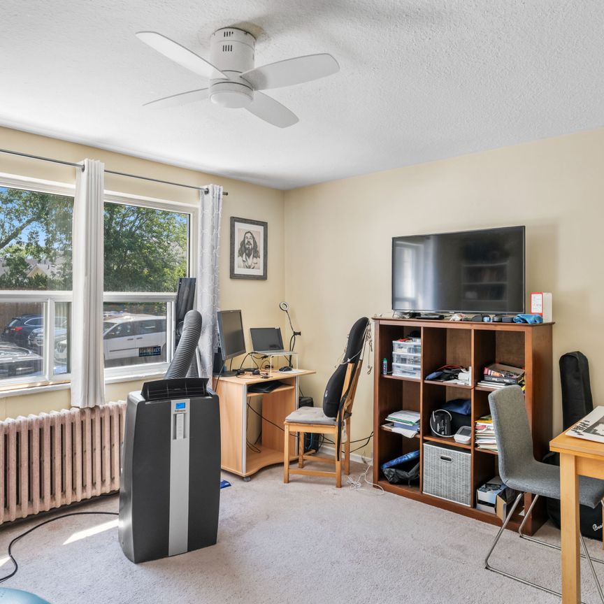 For Lease - 213 Lakeshore Road Unit# 1, Mississauga, Ontario - Photo 1