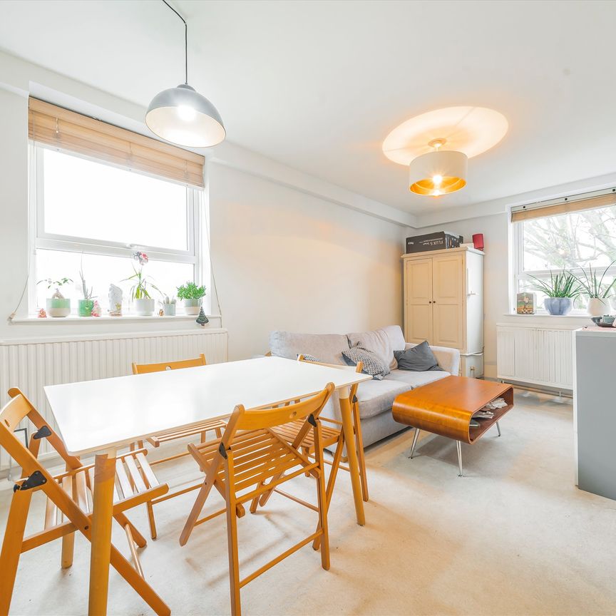 Belgrave Gardens, NW8 0RE, London - Photo 1