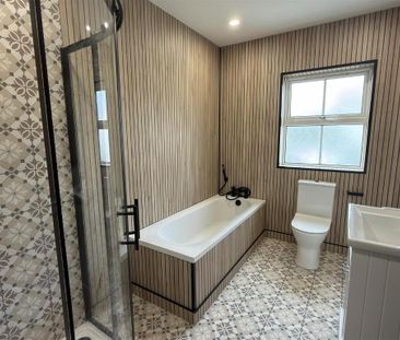 4 Shan Slieve Court, Newcastle, BT33 0GU - Photo 4